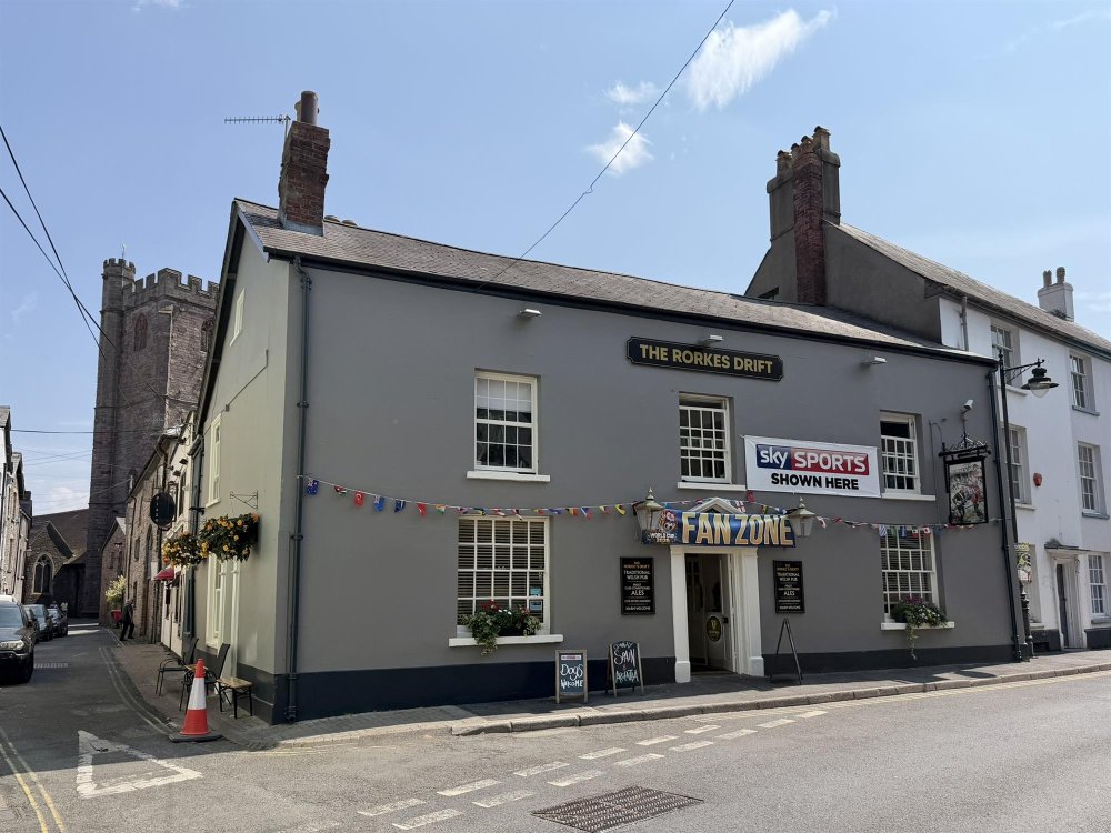 BRECON - TOWN CENTRE PUBLIC HOUSE 
