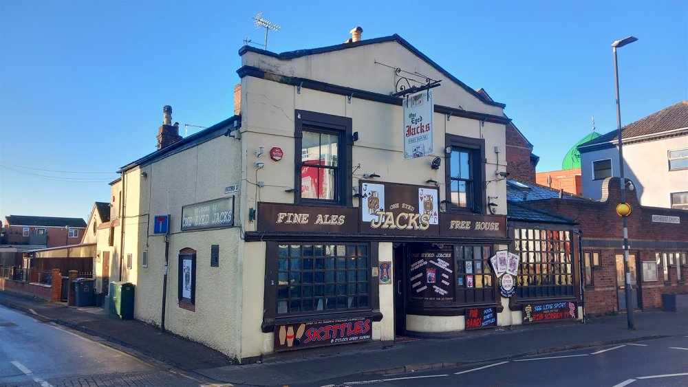 GLOUCESTER CITY- HIGH TRADING FREEHOUSE 