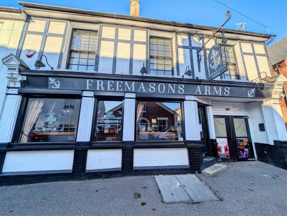ESSEX - REFURBISHED FREEHOUSE WITH LETTING ROOMS FOR SALE