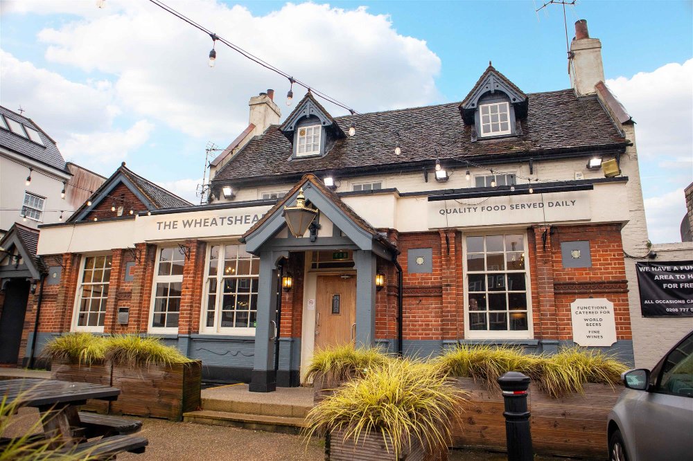 WEST WICKHAM, LONDON - SIZEABLE HIGH STREET PUB AND EATERY