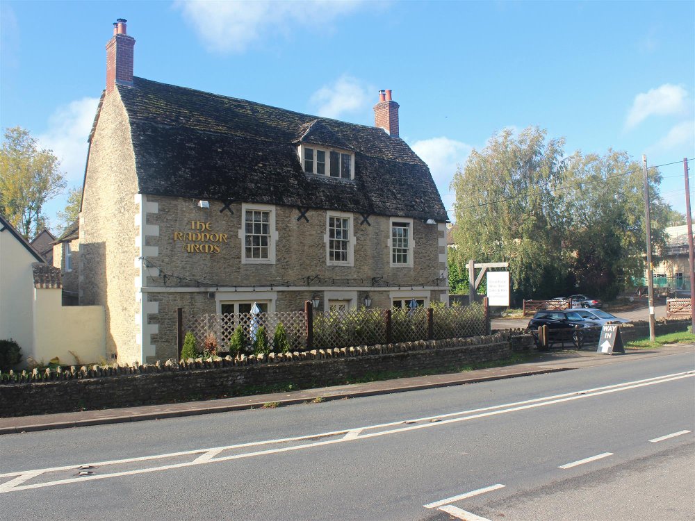 WILTSHIRE- M4 CORRIDOR COTSWOLDS FREE HOUSE