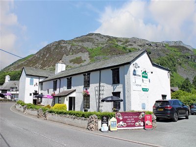 POWYS/SHROPSHIRE BORDER - HISTORIC VILLAGE INN WITH 10 EN SUITE LETTING ROOMS
