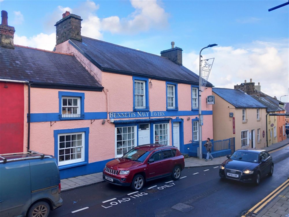 PEMBROKESHIRE - COASTAL TOWN CENTRE PUBLIC HOUSE WITH DEVELOPMENT PLOT FOR 3 BEDROOM HOUSE