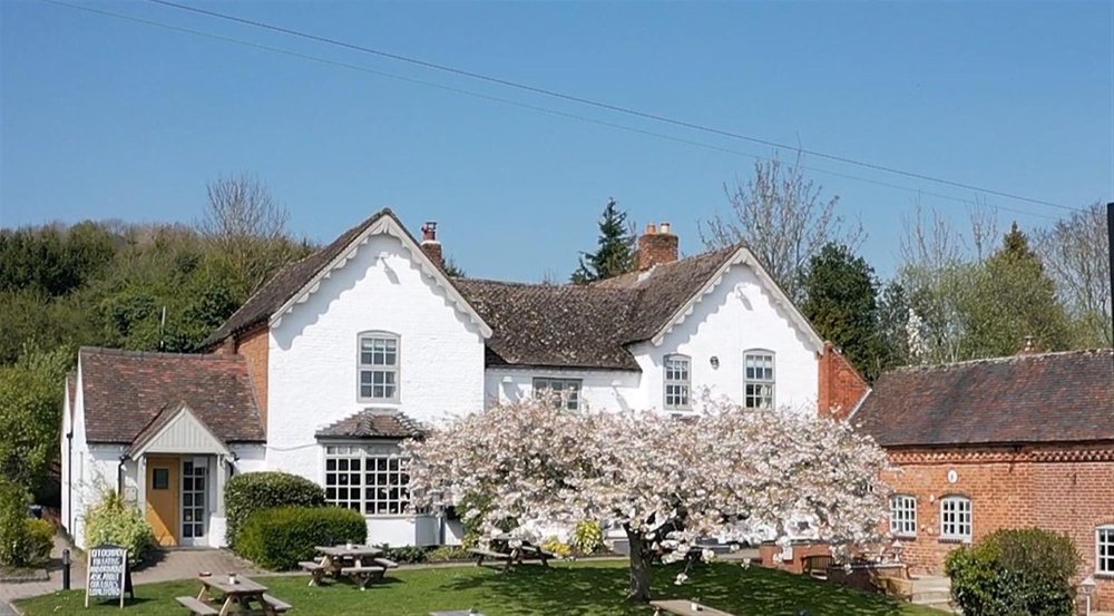 WORCESTERSHIRE - COUNTRY INN SET IN 1.5 ACRES