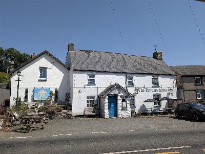 BRECON BEACONS NATIONAL PARK - VILLAGE INN
