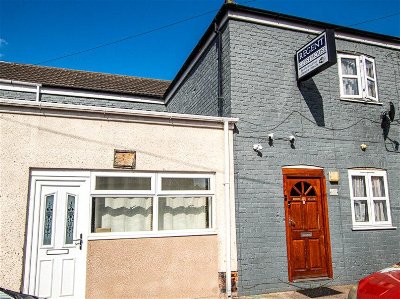 LINCOLNSHIRE - SIX BEDROOM GUESTHOUSE CLOSE TO TRAIN STATION