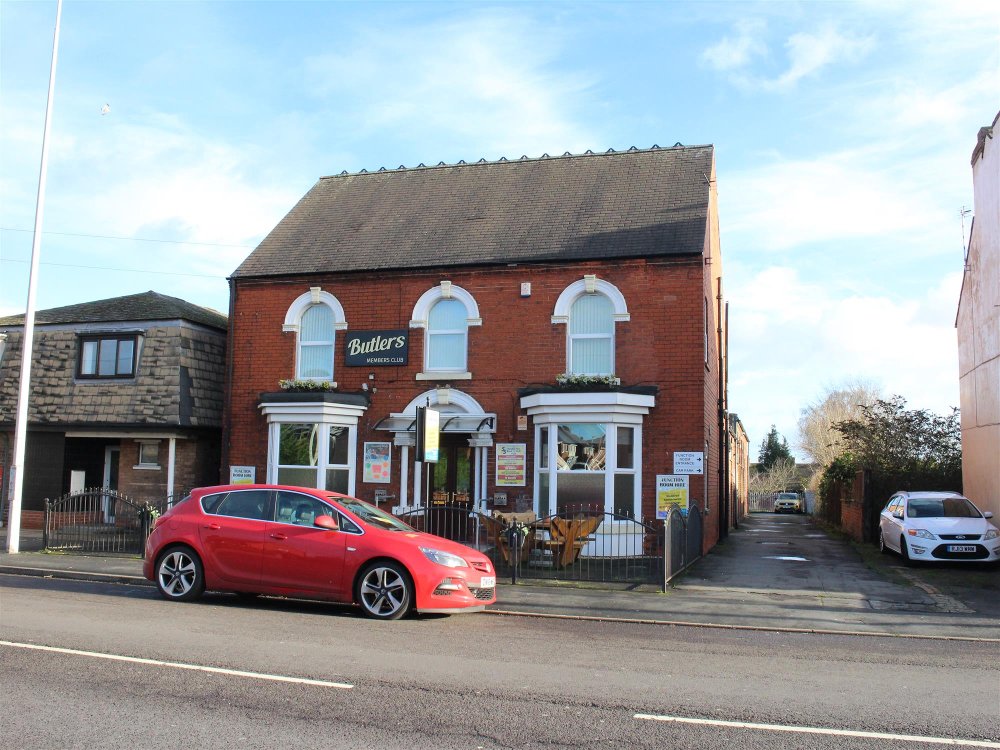 LINCOLNSHIRE - SOCIAL CLUB WITH LARGE FUNCTION ROOM AND CAR PARK