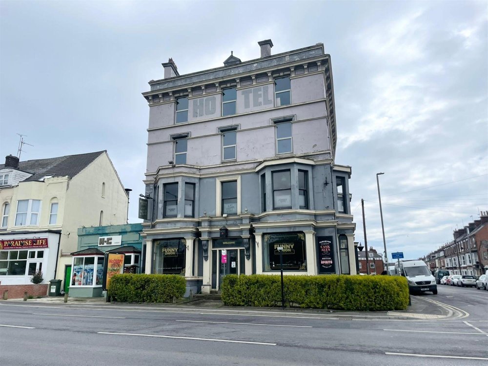YORKSHIRE COAST - FIVE STOREY BAR & RESTAURANT WITH 11 APARTMENTS
