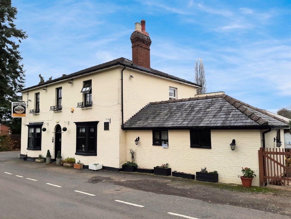 WORCESTERSHIRE - WELL-APPOINTED COUNTRY PUB AND RESTAURANT ON 1.6 ACRE PLOT