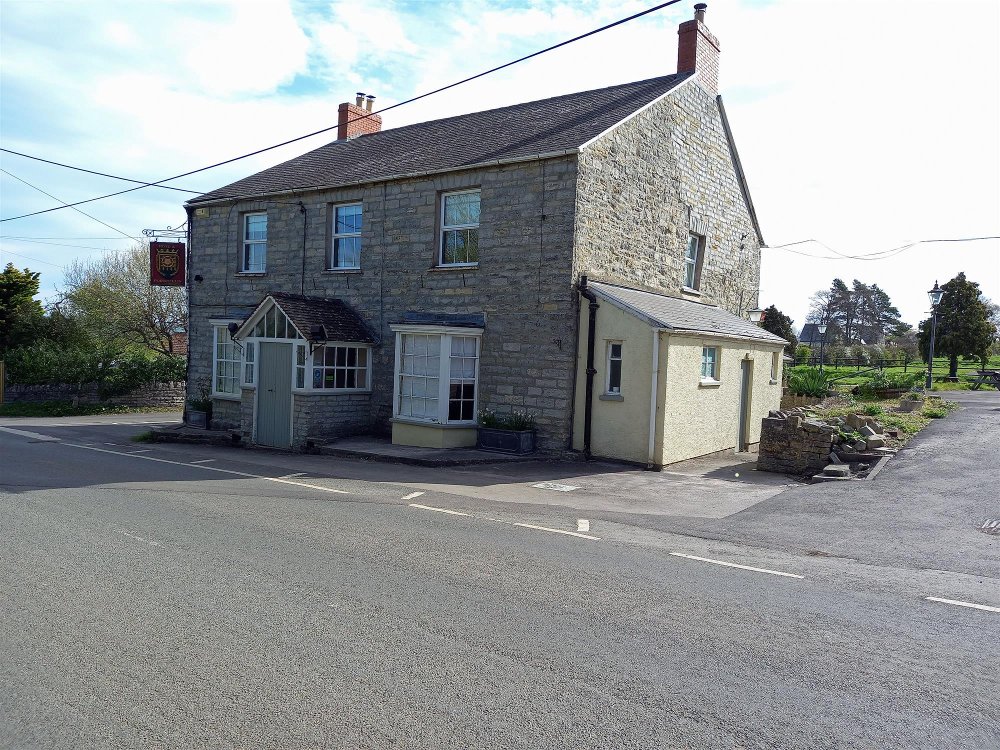 SOMERSET - FREE HOUSE ON LARGE SITE NEAR STREET/GLASTONBURY