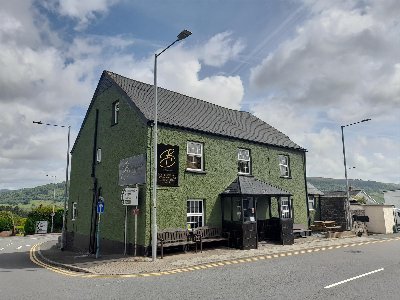 BRECON BEACONS NATIONAL PARK - RENOVATED PUBLIC HOUSE IN SOUGHT-AFTER VILLAGE CLOSE TO BUSY CANAL WHARF