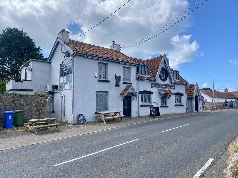 PEMBROKESHIRE COAST NATIONAL PARK - VILLAGE CATERING INN
