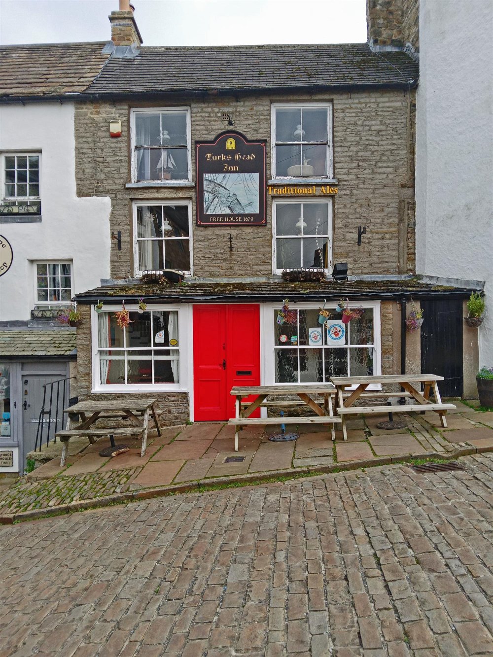 CUMBRIA - WET LED PUB IN ENGLAND'S HIGHEST TOWN