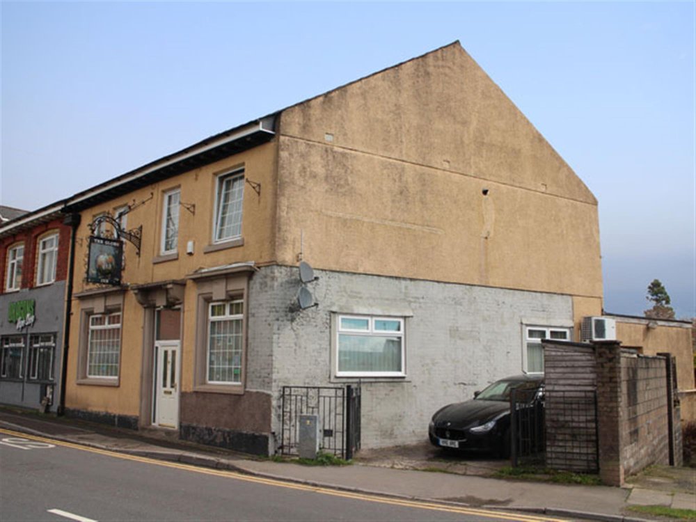 SOUTH WALES - LWYD VALLEY - VICTORIAN PUBLIC HOUSE