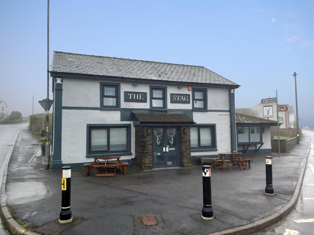 CARMARTHENSHIRE - WELL APPOINTED VILLAGE PUB & RESTAURANT