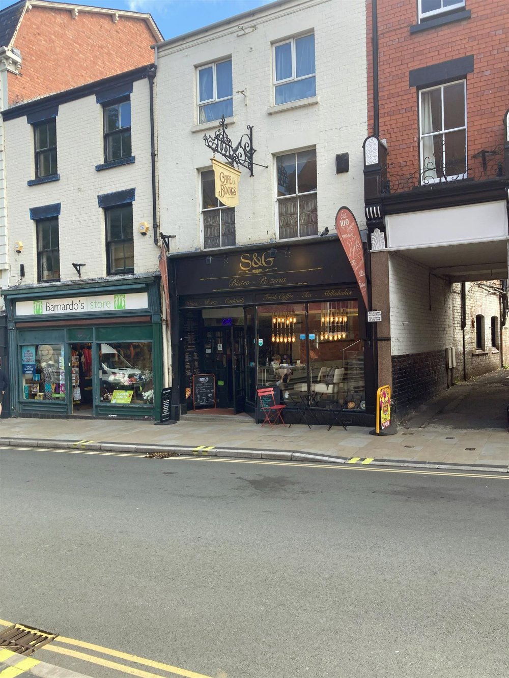 DENBIGHSHIRE – BISTRO/PIZZERIA IN ONE OF NORTH WALES MOST POPULAR TOURIST TOWNS