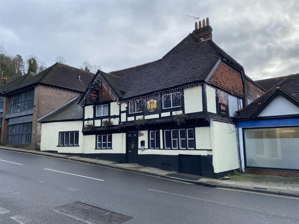 HAMPSHIIRE - CATHEDRAL CITY CENTRE FREEHOUSE