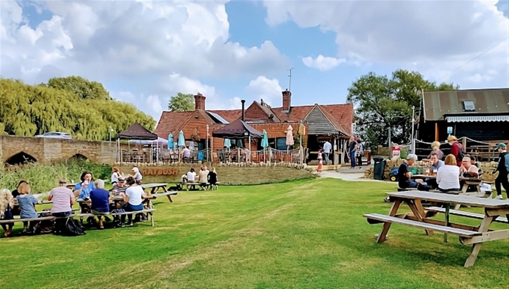 OXFORDSHIRE - STUNNING RIVERSIDE GRADE II LISTED FREE HOUSE