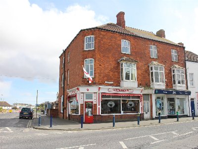 LINCOLNSHIRE COAST - HIGH STREET CAFE WITH 5 DOUBLE BEDROOMS