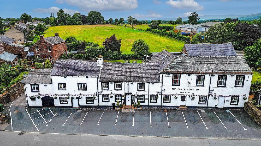CUMBRIA - 17TH CENTURY INN LOCATED IN THE EDEN VALLEY