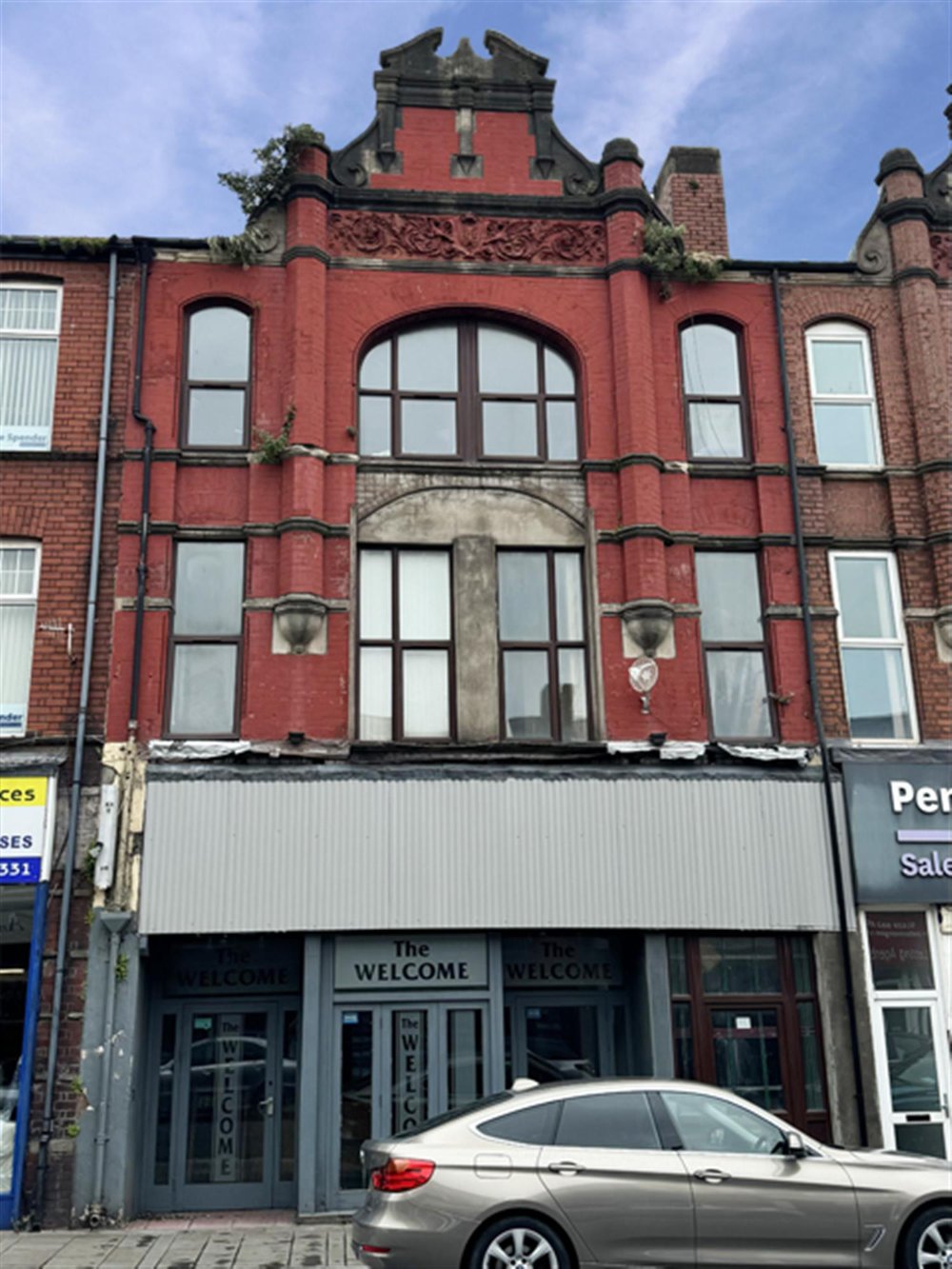 PORT TALBOT – PROMINENT HIGH STREET BAR/NIGHTCLUB WITH THREE FLATS INVESTMENT