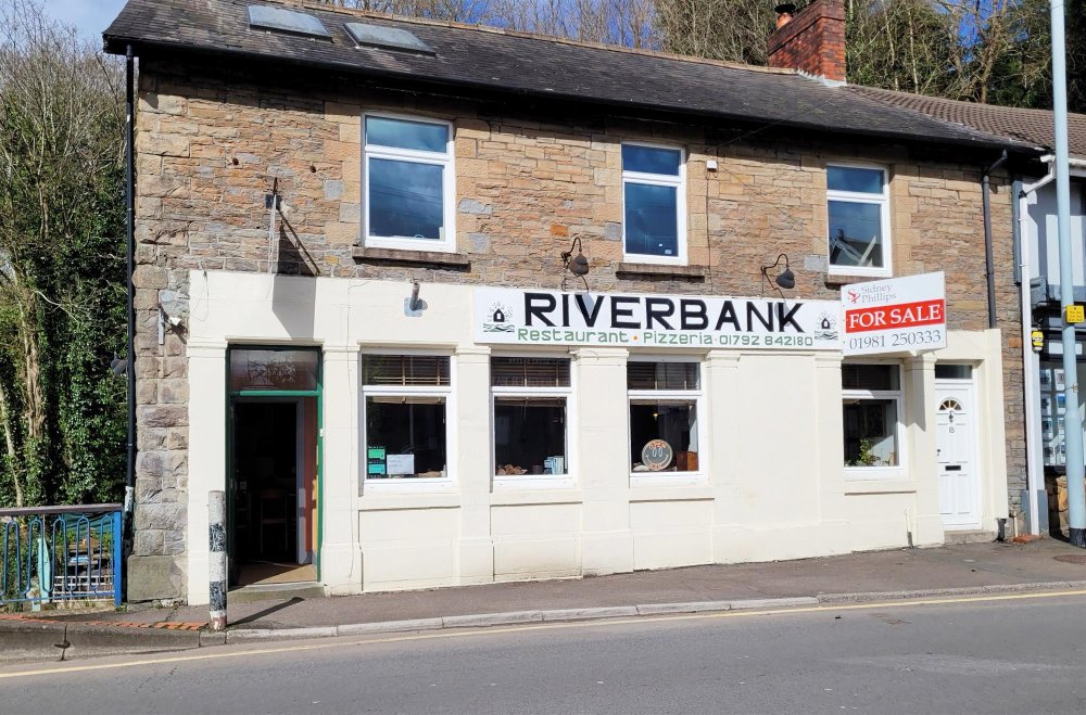 SWANSEA VALLEY - TOWN CENTRE RIVERSIDE RESTAURANT 