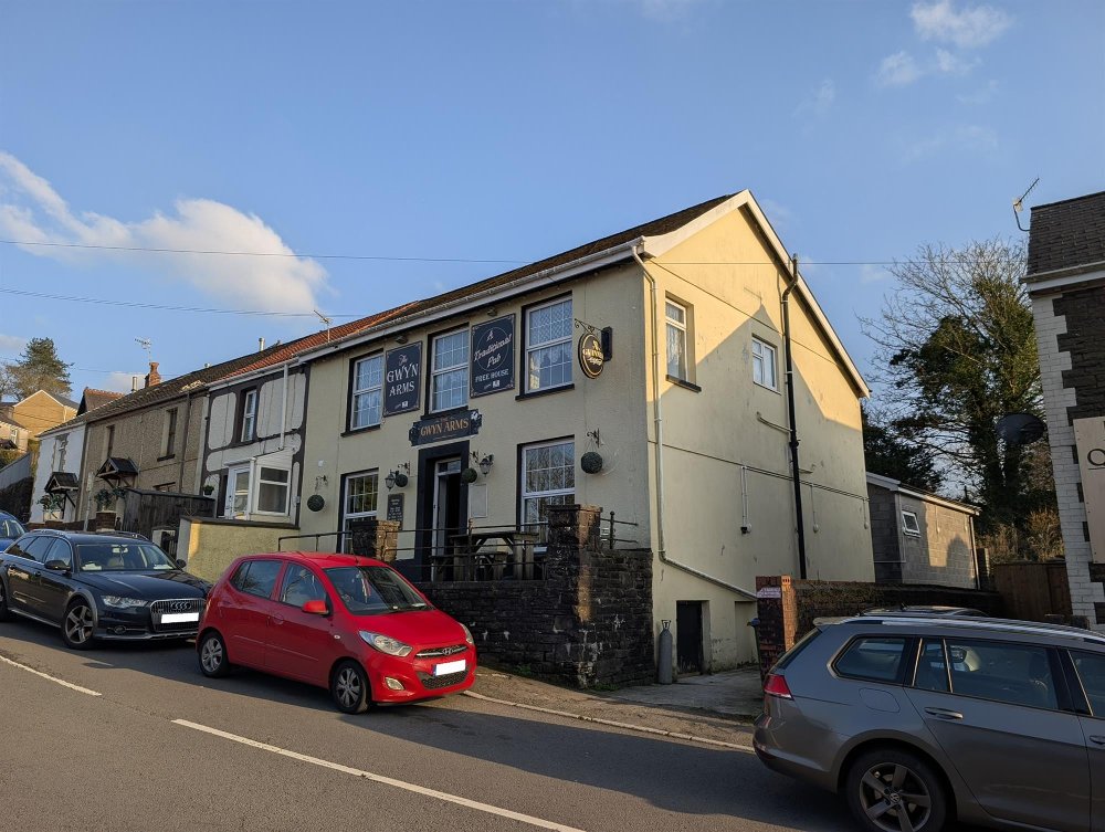 SWANSEA VALLEY - WELL APPOINTED & SUCCESSFUL TRADITIONAL VILLAGE PUB