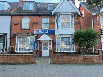 LINCOLNSHIRE COAST - 10 EN SUITE BEDROOM GUESTHOUSE CLOSE TO SEAFRONT