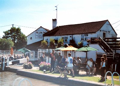 NORTHAMPTONSHIRE - CANALSIDE PUB & RESTAURANT WITH LARGE CAR PARK