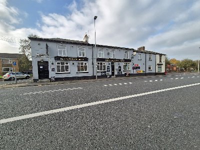 GREATER MANCHESTER - WET-LED COMMUNITY PUB WITH NINE LETTING ROOMS