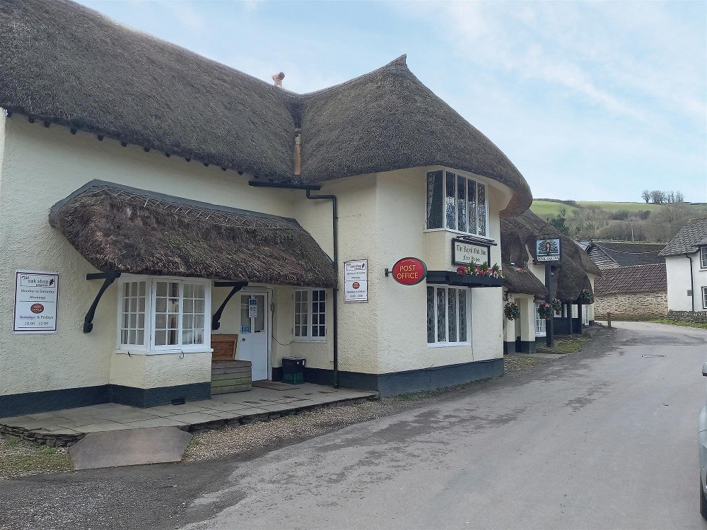 SOMERSET – CHOCOLATE BOX VILLAGE INN SITUATED WITHIN EXMOOR NATIONAL PARK