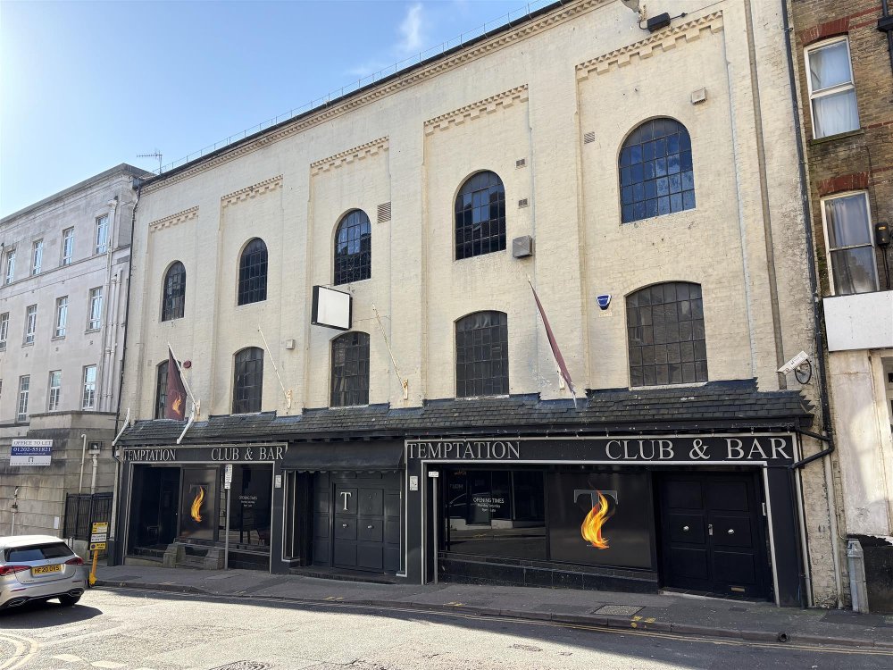 DORSET – ESTABLISHED TOWN CENTRE GENTLEMEN’S CLUB IN COASTAL RESORT WITH SEV AND LATE ALCOHOL LICENCE