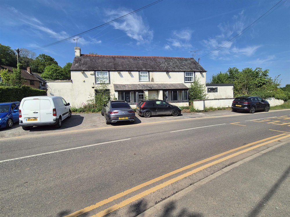 FLINTSHIRE - CLOSED VILLAGE PUBLIC HOUSE