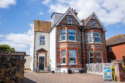 ESSEX - HIGH QUALITY FIVE BEDROOM GUEST HOUSE
