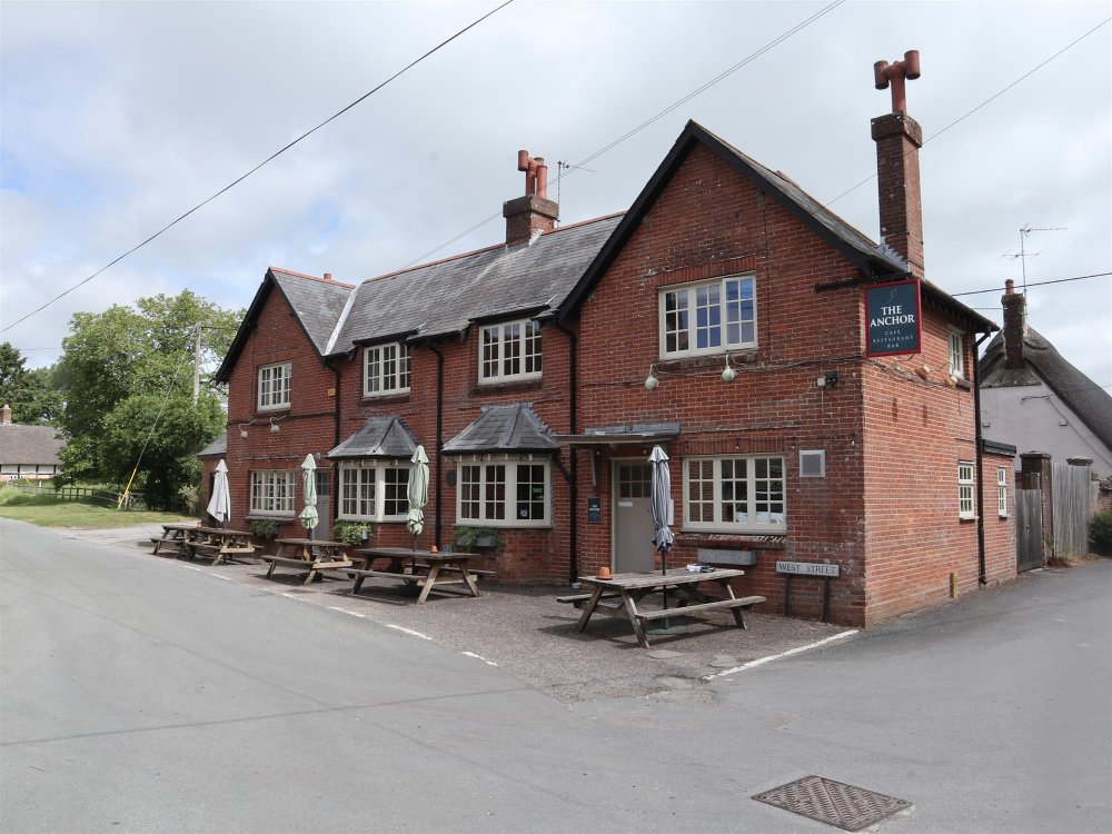 DORSET – WELL-APPOINTED AND CHARMING COUNTRY FREEHOUSE