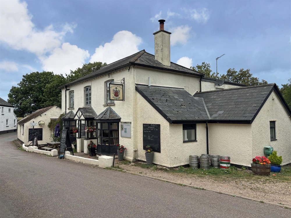 DEVON - VILLAGE FREEHOUSE