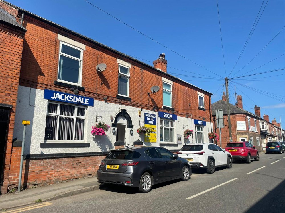 NOTTINGHAMSHIRE - COMMUNITY PUB SITUATED ON A LARGE PLOT