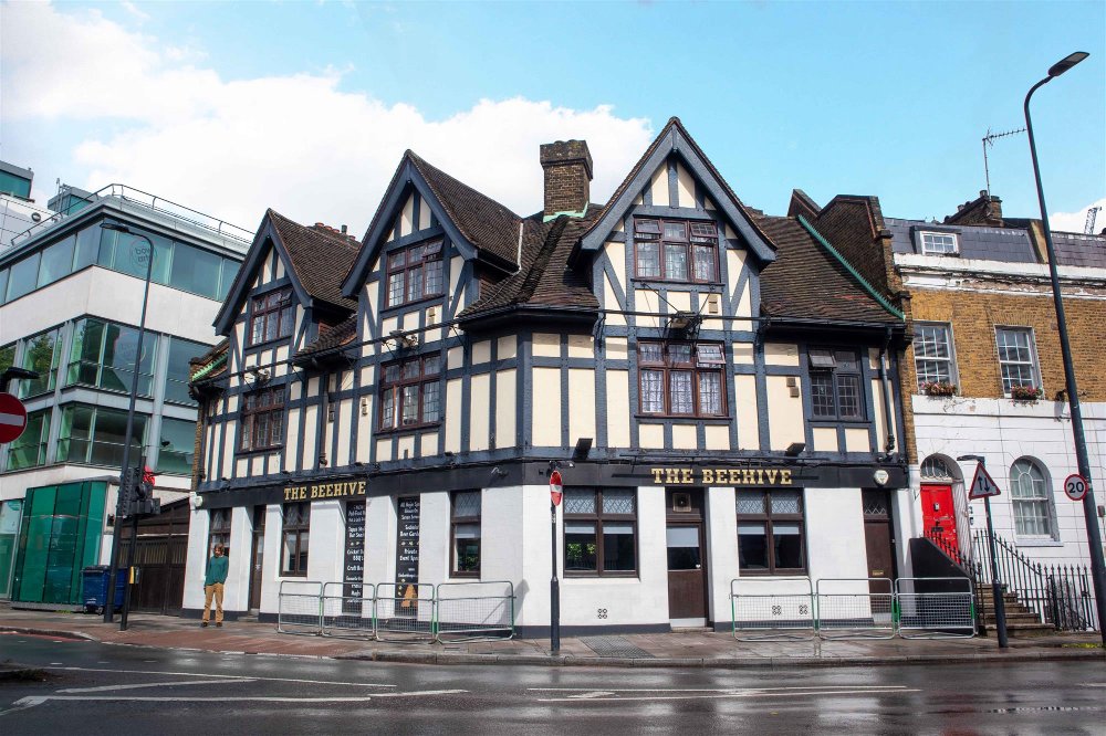 LONDON - FREEHOLD PUB NEXT TO MAJOR CENTRAL LONDON SPORTS STADIUM