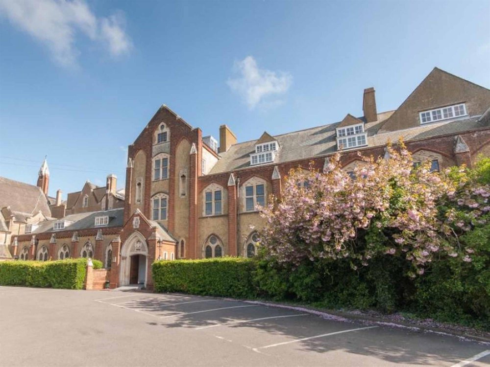 KENT - UNIQUE HOTEL/HOSPITALITY/WEDDING/ENTERTAINMENT/RELIGIOUS VENUE OPPORTUNITY