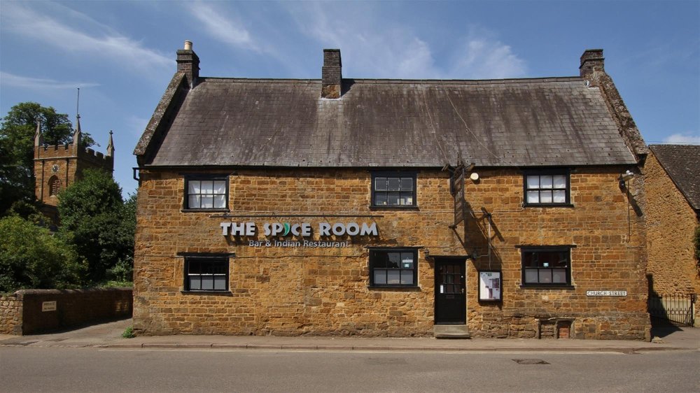 OXFORDSHIRE - ATTRACTIVE STONE-BUILT VILLAGE PUB/RESTAURANT