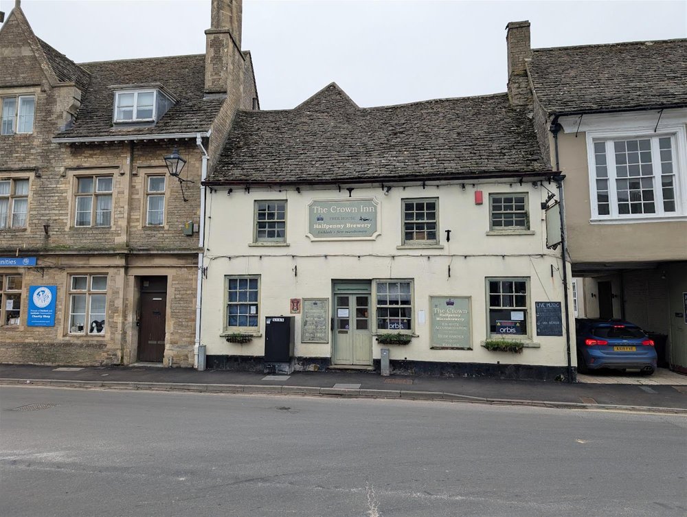 COTSWOLDS/UPPER THAMES VALLEY - SELECT MARKET TOWN CENTRE PUB