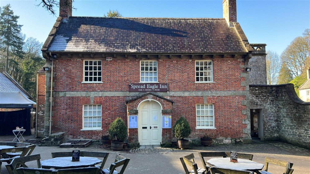 WILTSHIRE - EXCEPTIONAL NATIONAL TRUST FREEHOUSE WITH LETTING ROOMS  