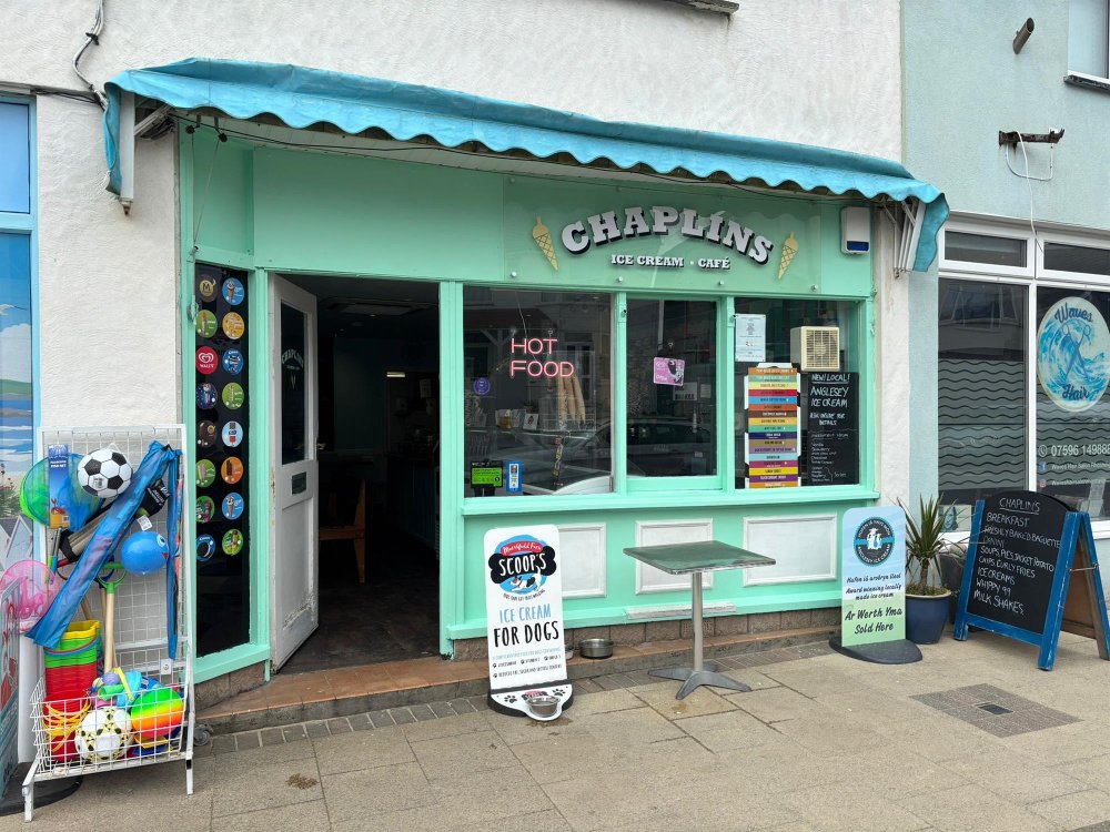 ISLE OF ANGLESEY - ESTABLISHED ICE CREAM/COFFEE SHOP IN POPULAR SEASIDE VILLAGE