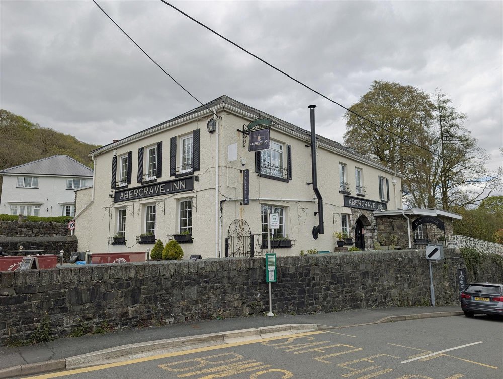 SWANSEA VALLEY - RENOWNED 11 BEDROOM VILLAGE INN ON EDGE OF BRECON BEACONS NATIONAL PARK