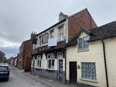 SHROPSHIRE - WELL PRESENTED BACK STREET LOCAL