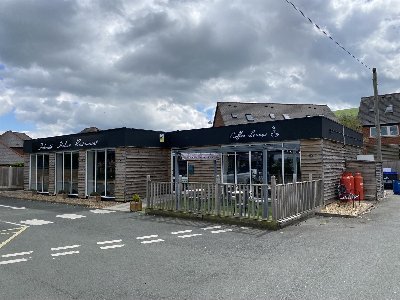 WELSHPOOL - EXCELLENT ROADSIDE RESTAURANT ON MAIN 'A' ROAD