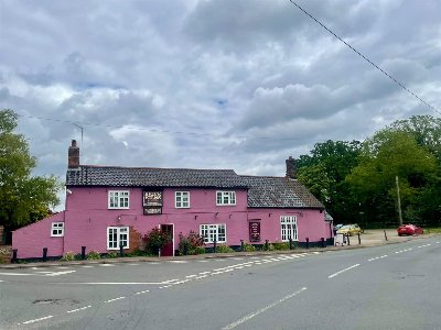 NORFOLK - FOOD-LED COUNTRY PUB WITH LARGE CAR PARK AND THREE LETTING ROOMS