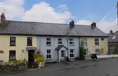 CARMARTHENSHIRE - TRADITIONAL VILLAGE PUB WITH ADDITIONAL ONE BEDROOM COTTAGE
