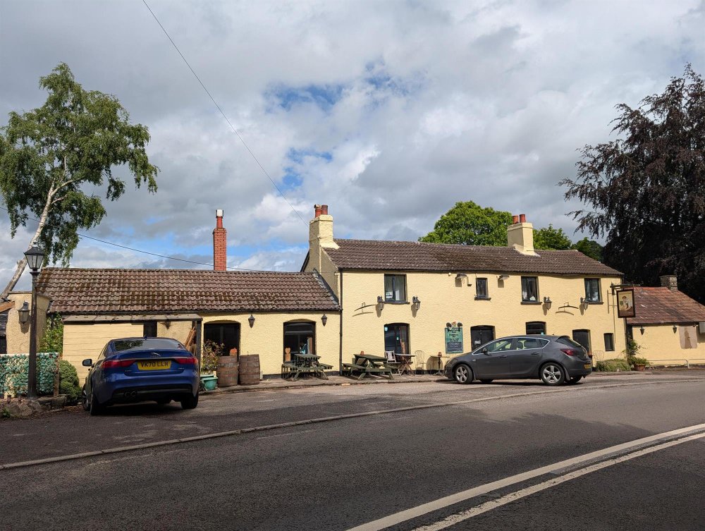 MONMOUTHSHIRE (NEAR CHEPSTOW) - CHARACTER VILLAGE FREEHOUSE