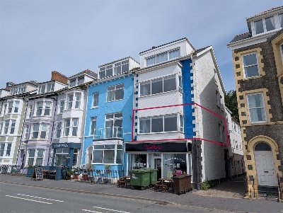 GWYNEDD (ABERDOVEY) - STUNNING AIR B&B APARTMENT OVERLOOKING SEA FRONT